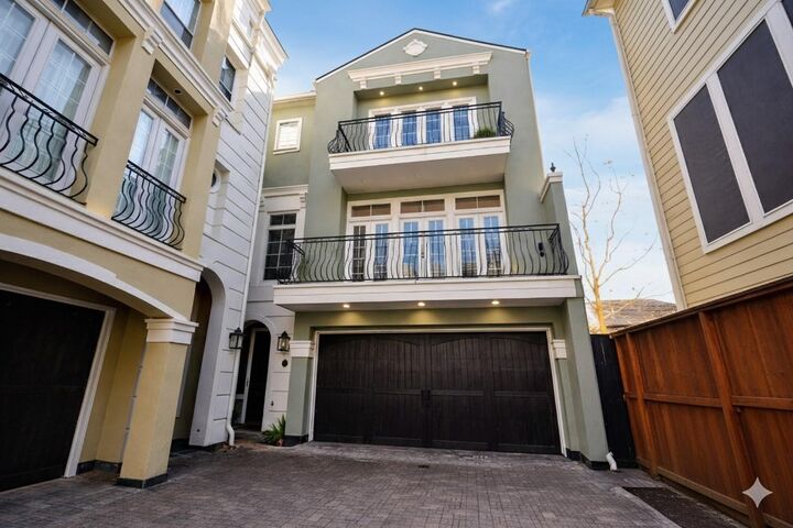 Property Photo:  1818 Binz Street E  TX 77004 