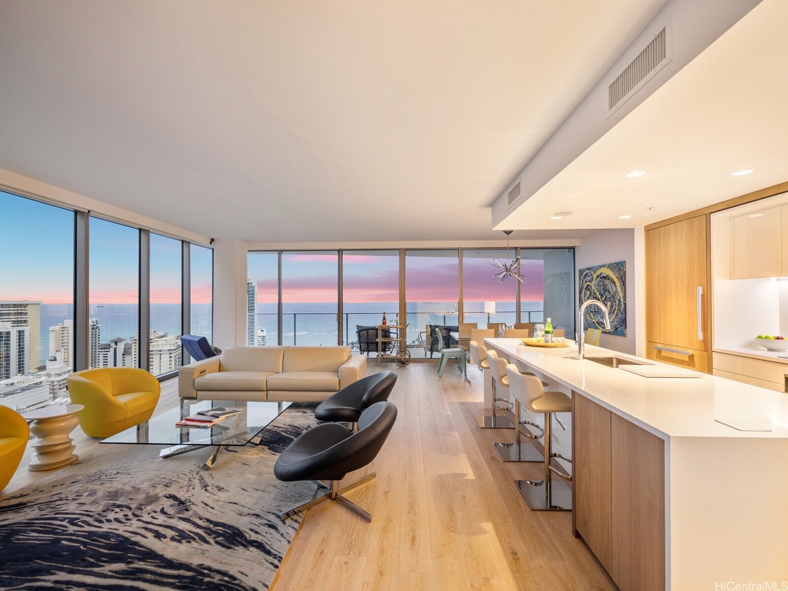 Property Photo:  383 Kalaimoku Street 3307  HI 96815 