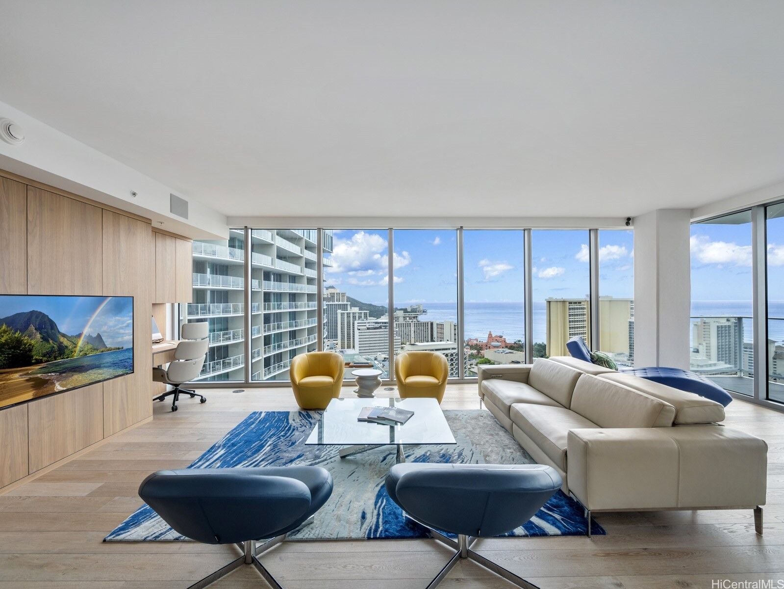 Property Photo: 383 Kalaimoku Street 3307 HI 96815