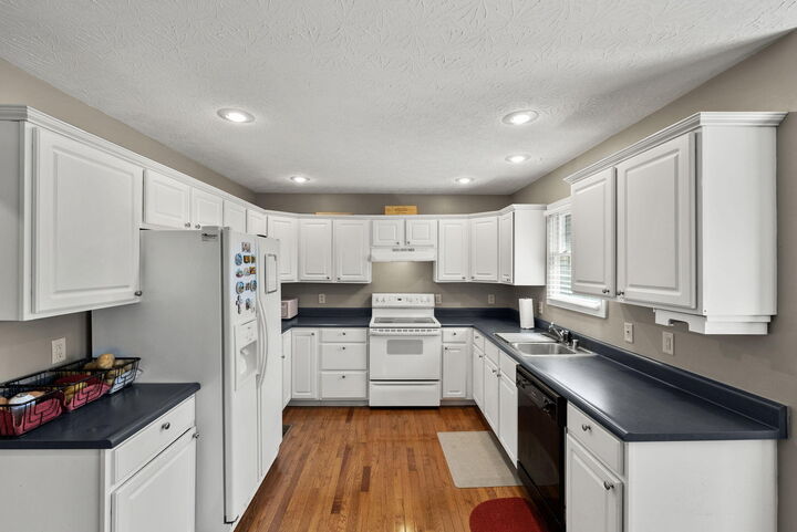 Property Photo:  925 Medley Drive  KY 40475 