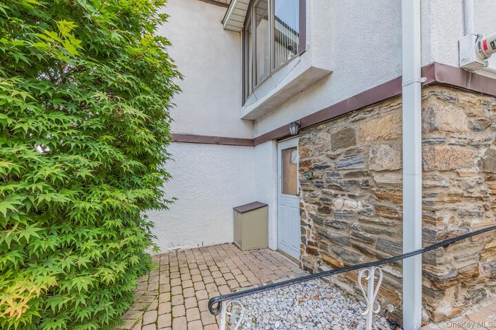 Property Photo:  7 Elaine Terrace  NY 10701 