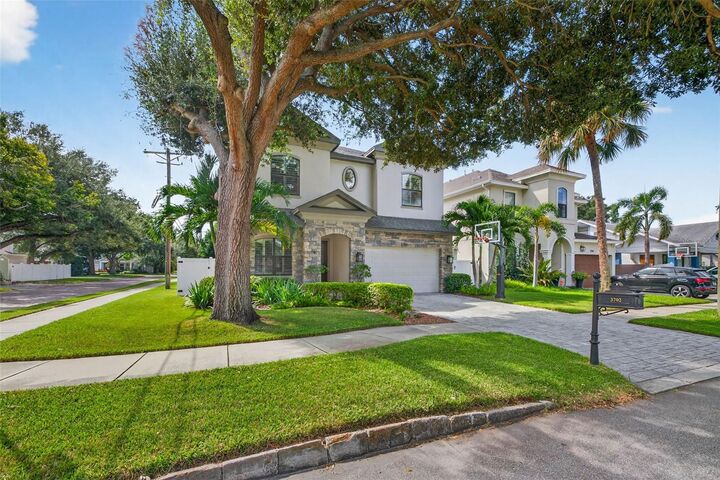 Property Photo: 3702 W San Luis Street FL 33629