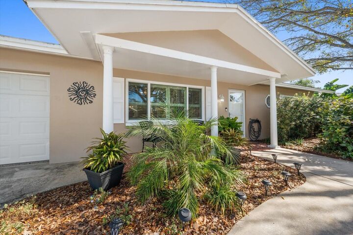 Property Photo:  2233 Sunset Circle  FL 33774 