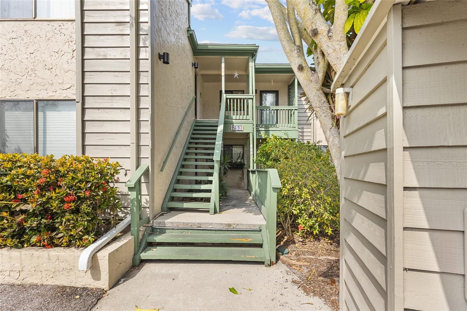 Property Photo:  1515 Pelican Point Drive 284  FL 34231 