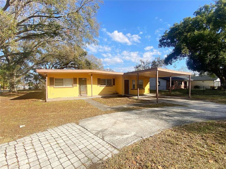 Property Photo: 390 16th Street NE FL 33881