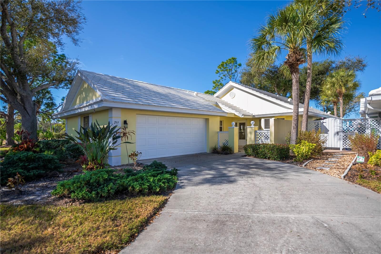 Property Photo: 711 Brightside Crescent Drive FL 34293