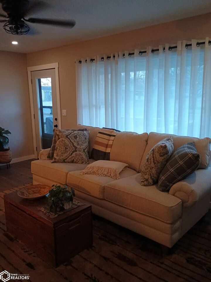 Property Photo:  117 W Van Weiss Boulevard  IA 52655 