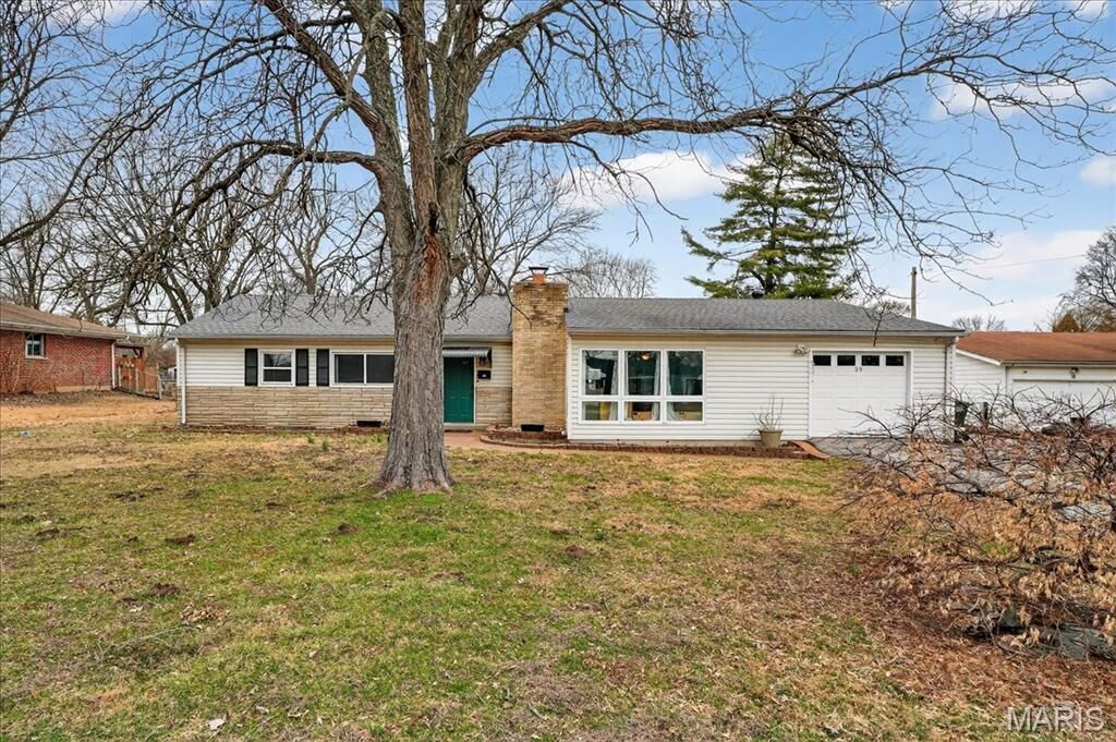 Property Photo:  39 Airshire Place  MO 63042 