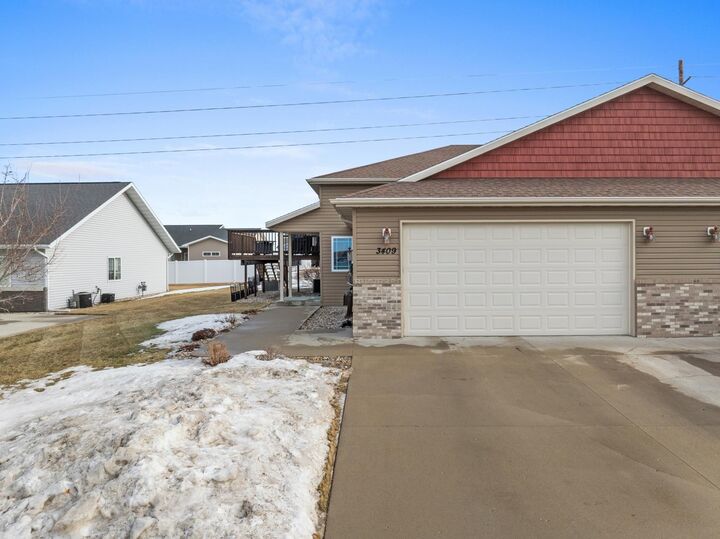 Property Photo: 3409 Spruce Lane SE ND 58701
