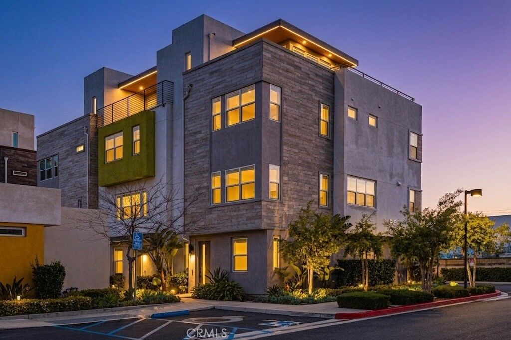 Property Photo:  955 E Mason 80  CA 92805 