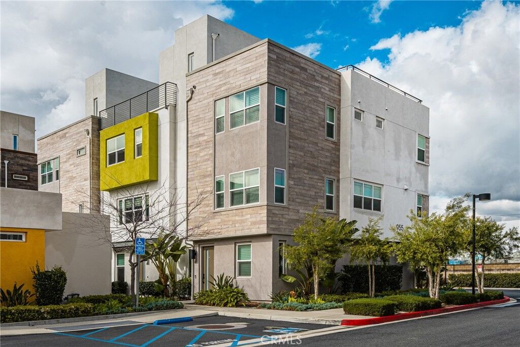 Property Photo:  955 E Mason 80  CA 92805 