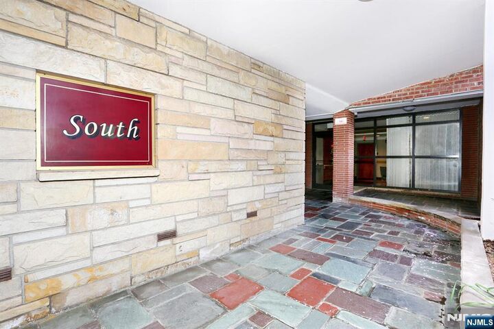 Property Photo:  208 Anderson Street S4f  NJ 07601 