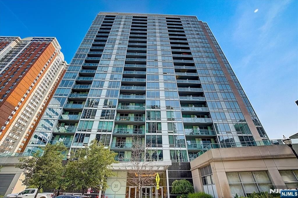 Property Photo: 20 Newport Parkway 2609 NJ 07310