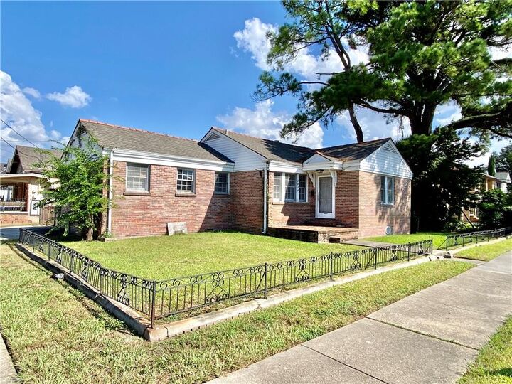 Property Photo:  2835 Paris Avenue  LA 70119 