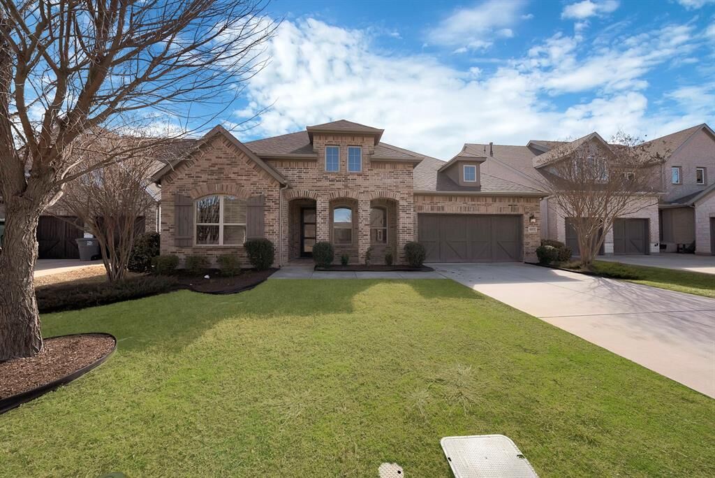 Property Photo: 8052 Sarahville Drive TX 75252