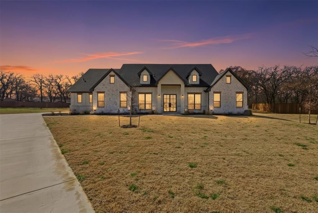 Property Photo:  5832 Grey Wolf Court  TX 76140 