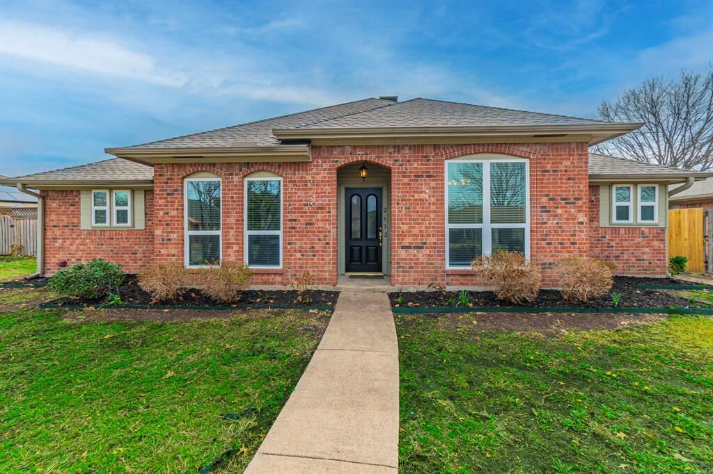 Property Photo:  2532 Kingsridge Drive  TX 75287 