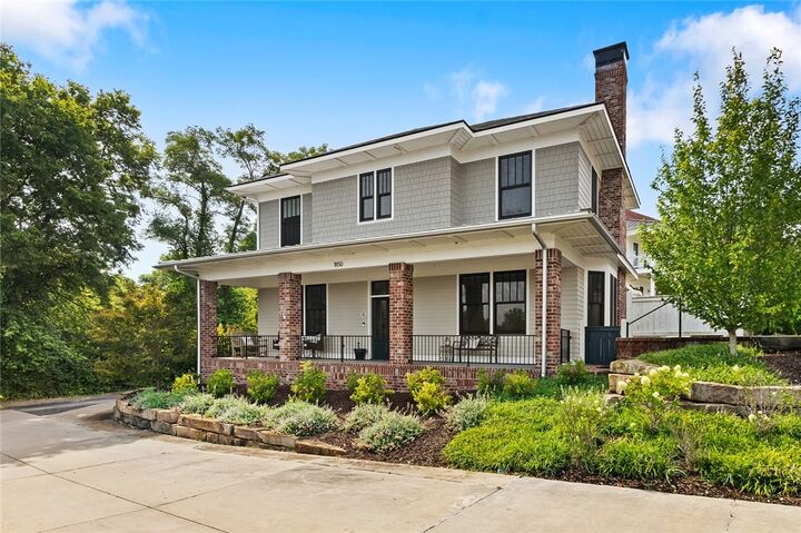 Property Photo:  1850 N Clifton Avenue  AR 72701 