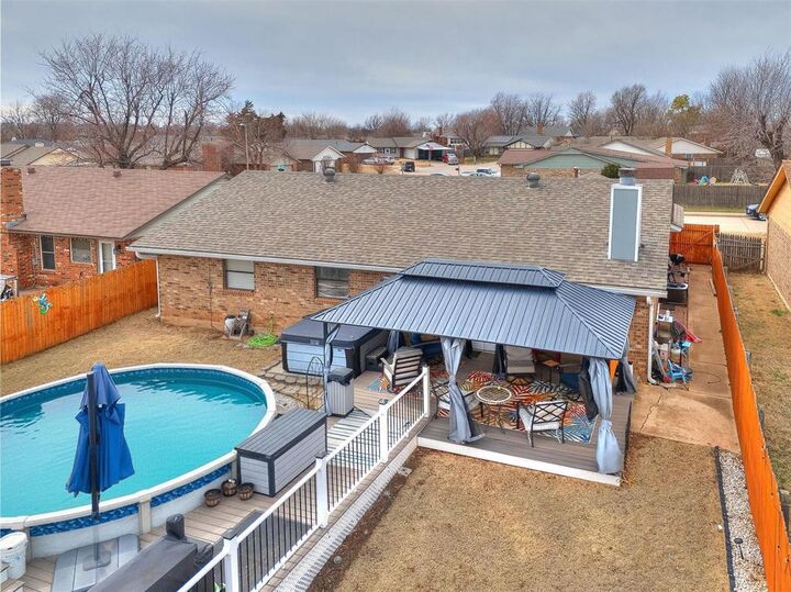 Property Photo: 815 Dorchester Drive OK 73099