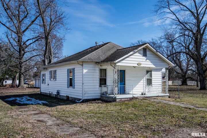 Property Photo:  114 N West Street  IL 62932 