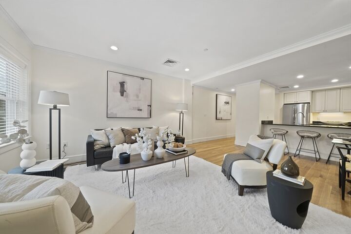 Property Photo:  321 Hammond Pond Pkwy 105  MA 02467 