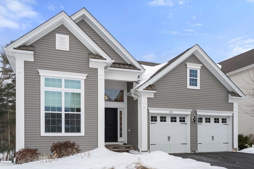 Property Photo:  124 Glen Ellen Blvd 124  MA 02054 