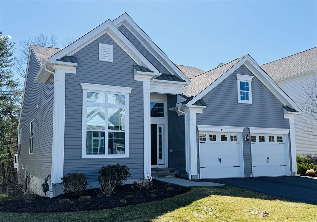 Property Photo:  124 Glen Ellen Blvd 124  MA 02054 