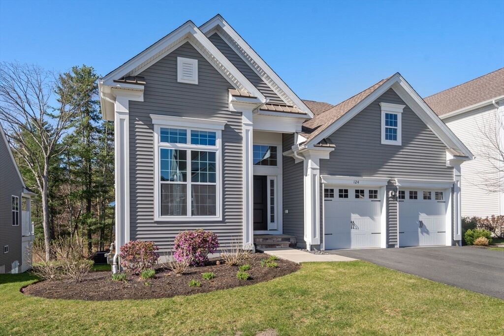 Property Photo:  124 Glen Ellen Blvd 124  MA 02054 