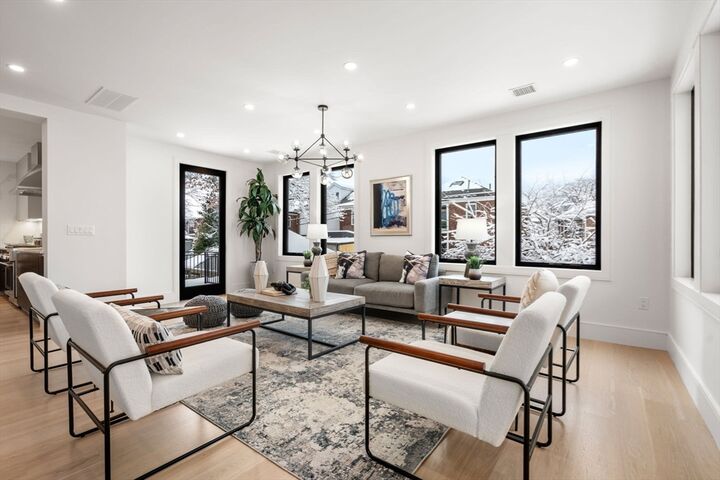 Property Photo:  116 Thorndike St 2B  MA 02446 