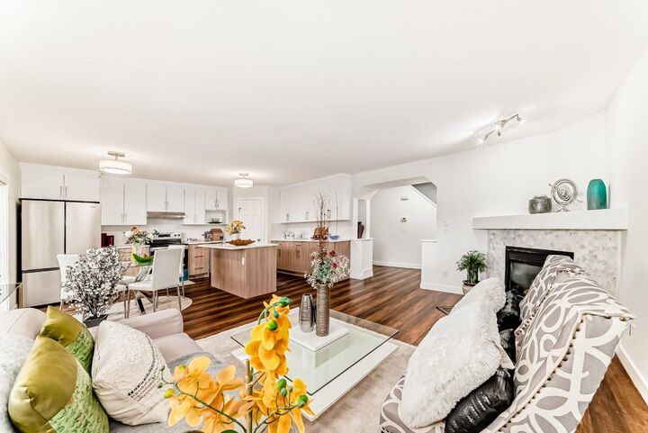 Photo de la propriété:  87 Bridlepost Green SW  AB T2Y 4A1 