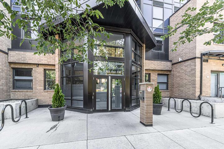 Property Photo: 303 13 Avenue SW 707 AB T2R 0Y9