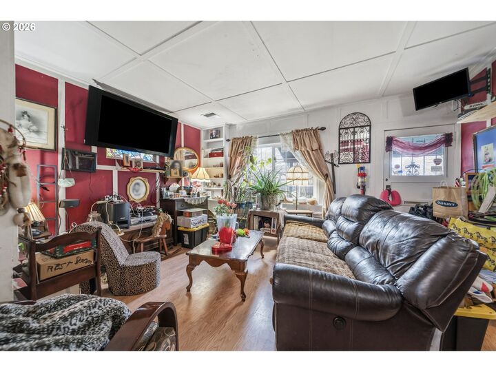 Property Photo: 5716 SE 104th Ave OR 97266