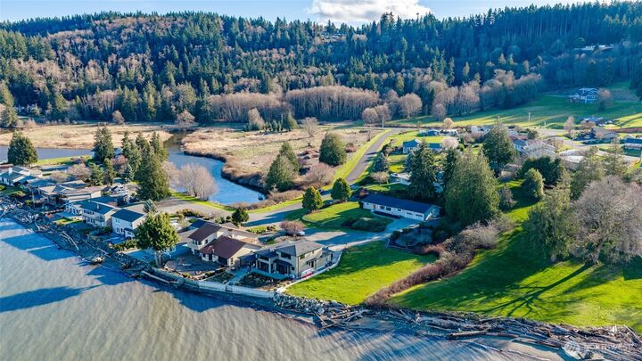 Property Photo:  710 E Bay Front Lane  WA 98277 