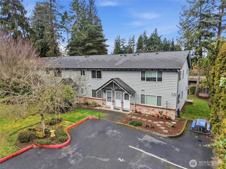 Property Photo:  7909  218th Street SW 6  WA 98026 