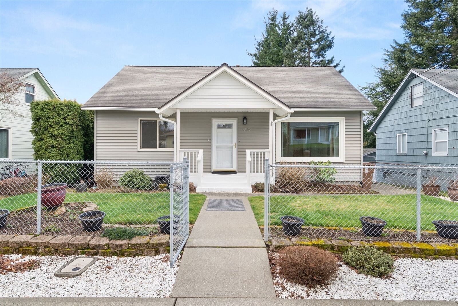Property Photo:  2950  39th Avenue NE  WA 98422 