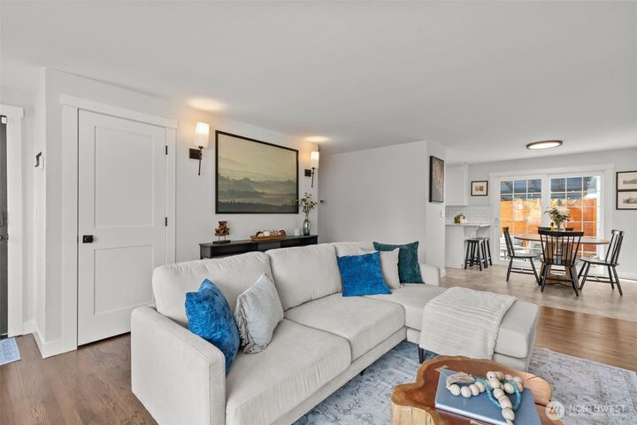 Property Photo: 915 Monroe Avenue NE WA 98056