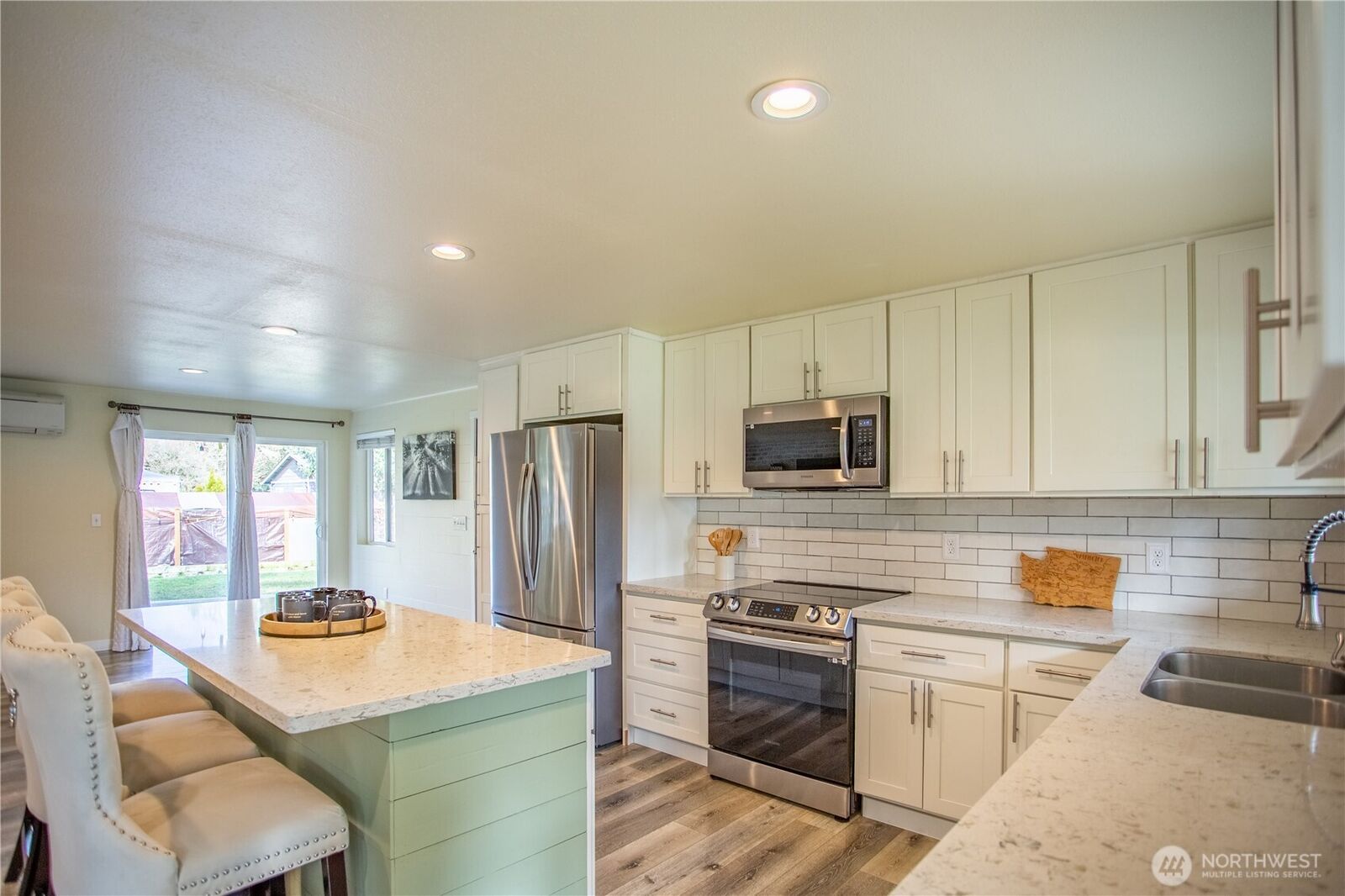 Property Photo: 6006 16th Avenue SE WA 98503