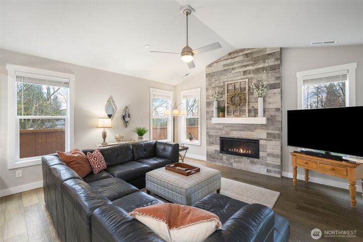 Property Photo:  2403  12th Street Pl SW  WA 98373 