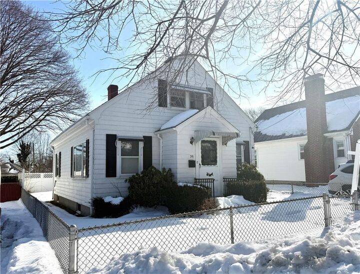 Property Photo:  39 Hillview Avenue  RI 02908 