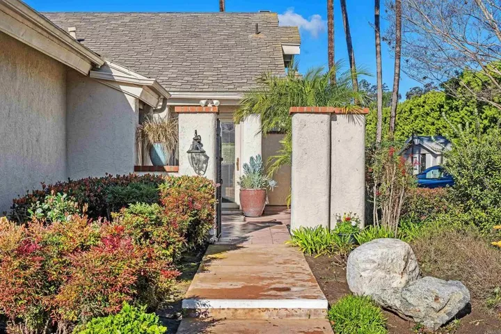 Property Photo:  4074 Avenida Brisa  CA 92091 