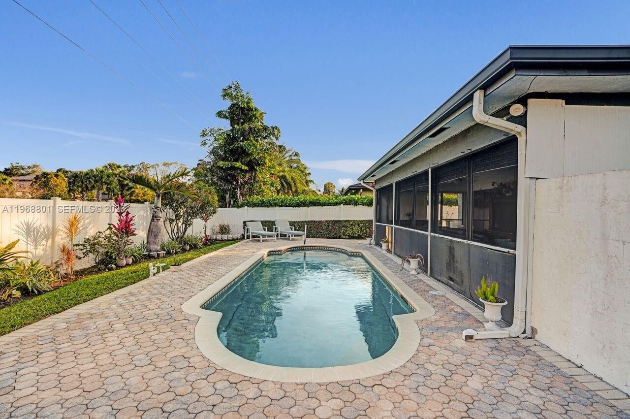 Property Photo: 8084 Buttonwood Cir FL 33321