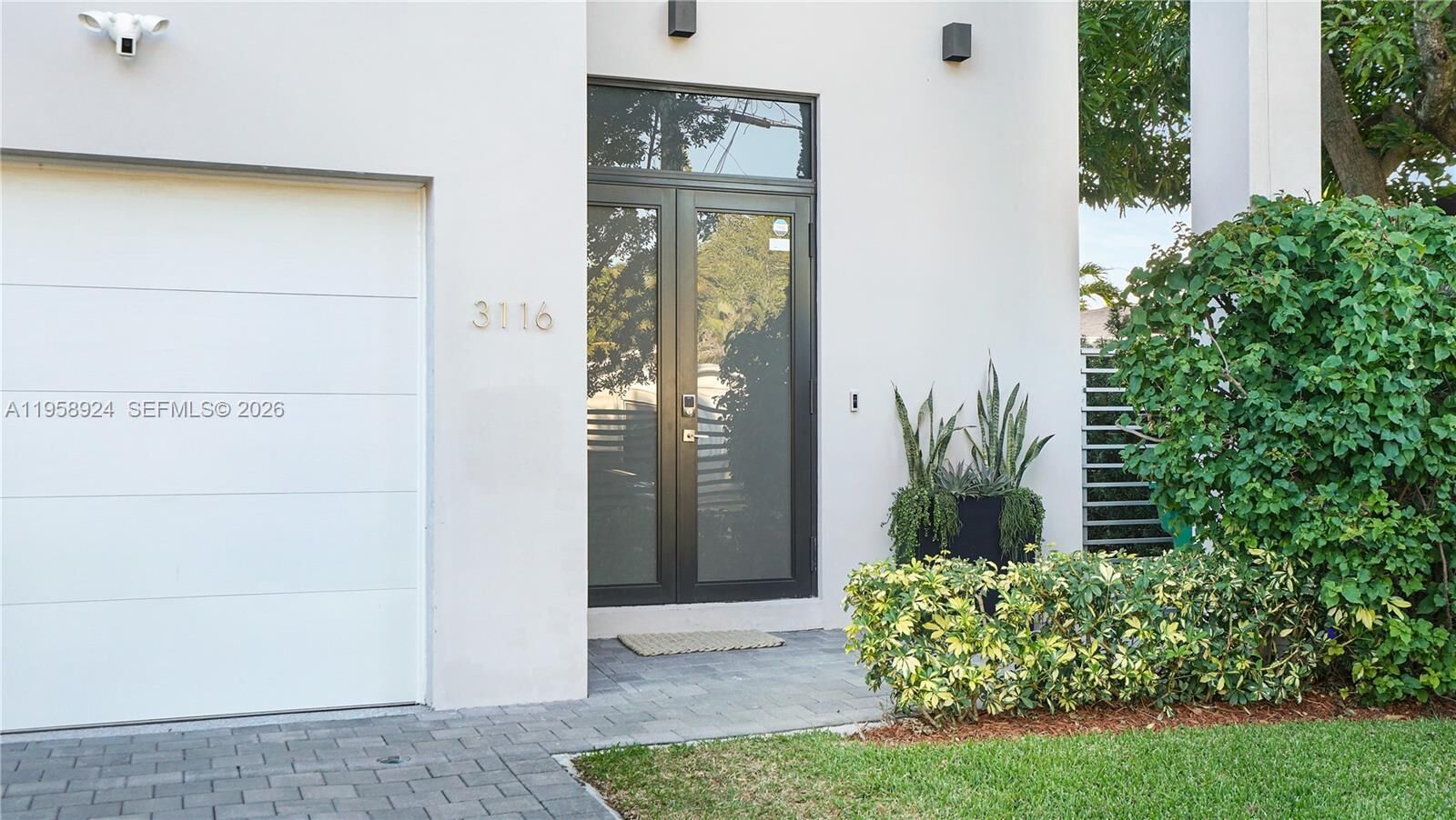 Property Photo: 3116 Carter St FL 33133