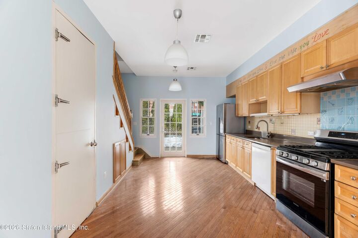 Property Photo:  43 Pierce Street  NY 10304 