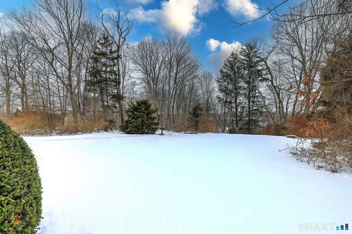 Property Photo:  8 Meadow Circle Road  CT 06405 