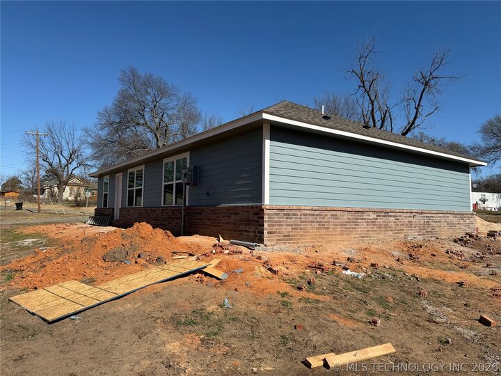Property Photo:  507 Jefferson Davis Boulevard  OK 74434 