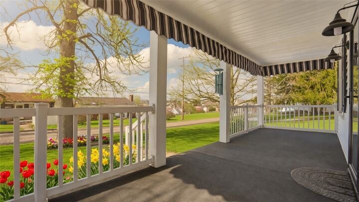 Property Photo: 1105 Linden St PA 15061