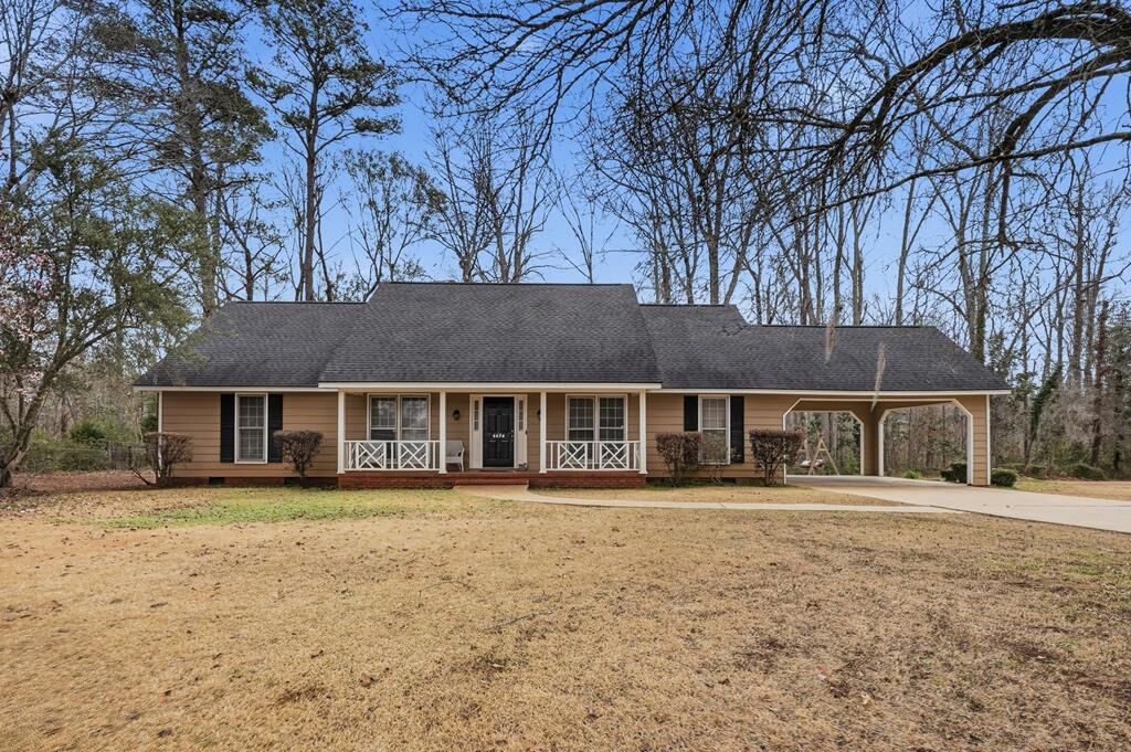 Property Photo: 4424 Woodcrest Dr GA 31721