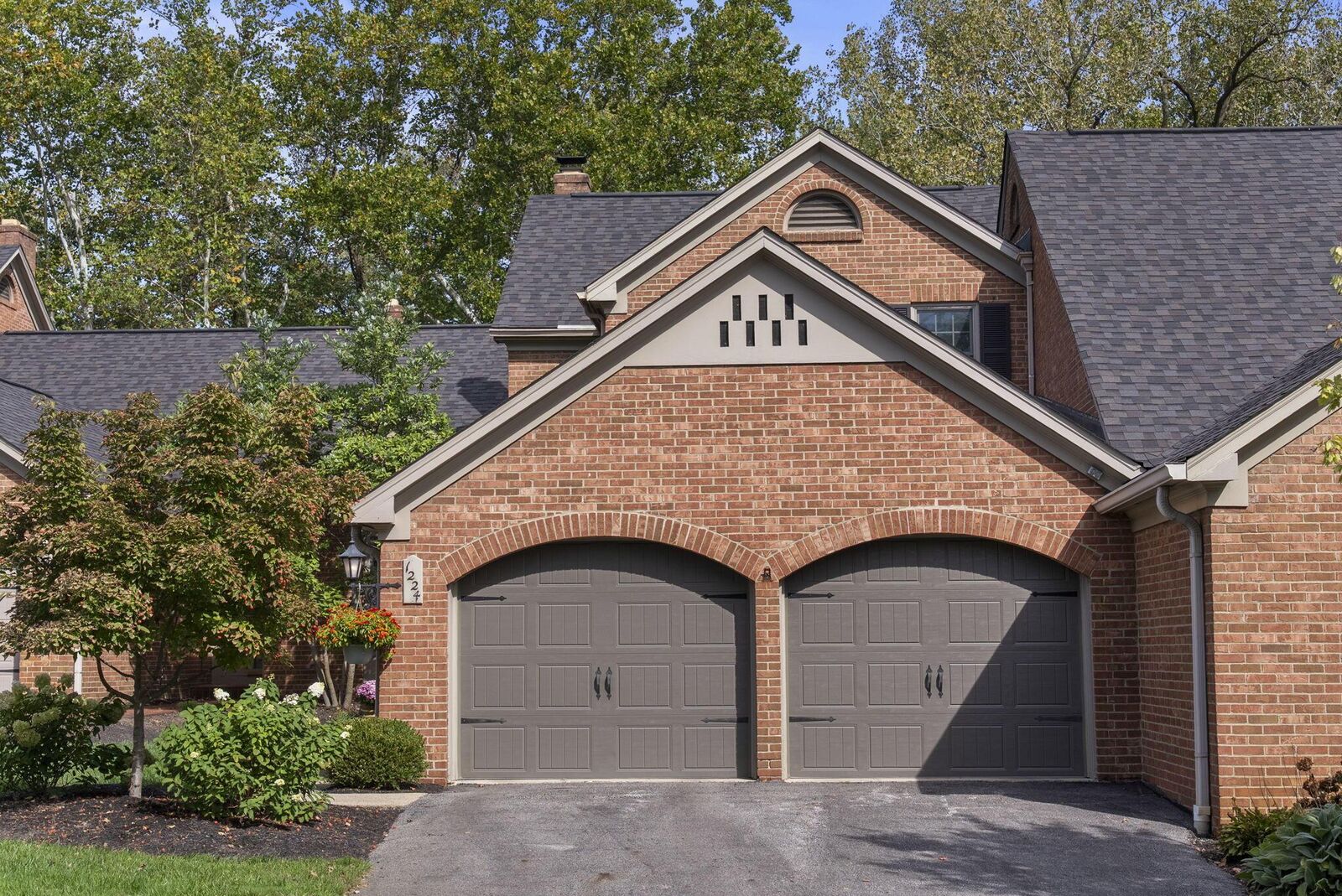 Property Photo: 1224 Kenbrook Hills Drive OH 43220