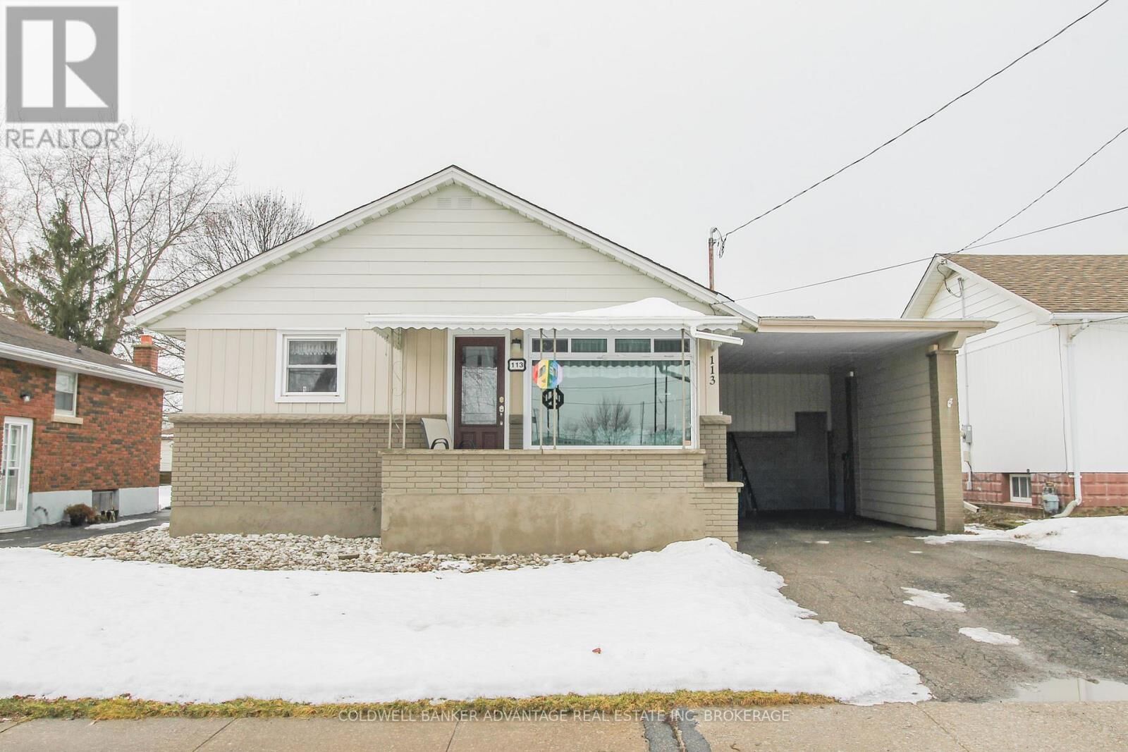 Property Photo:  113 Golden Boulevard West  ON L3B 1H9 