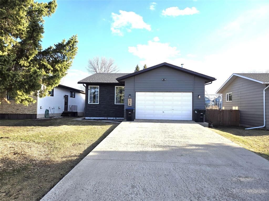 Property Photo:  870 2nd Avenue  MB R0K 1X0 